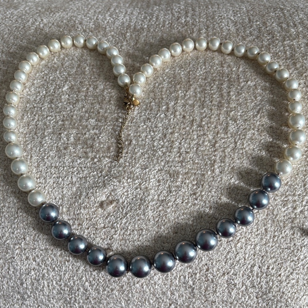 🔴Kenneth Jay Lane (KJL) Two-Tone Graduated Faux Pearl Necklace 28” Hand Knotted